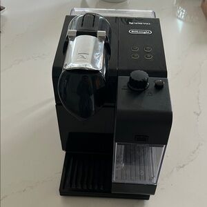 Nespresso DeLonghi Espresso Maker in Black and Silver